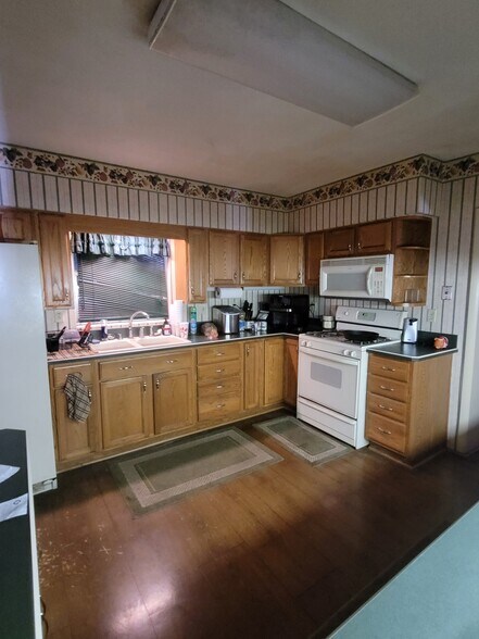 More Photos Of 1108 N Dixie Fwy, New Smyrna Beach Funeral Home For Sale