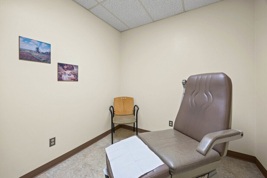 More Photos Of 61E Monroe Ave, Pittsford Medical For Sale