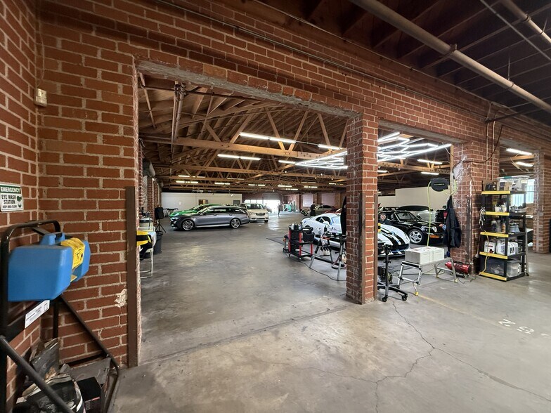 More Photos Of 5260 W 104th St, Los Angeles Warehouse For Lease