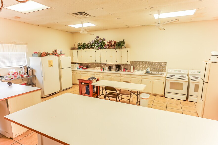 More Photos Of 5805 HWY 135, Gladewater Flex For Sale