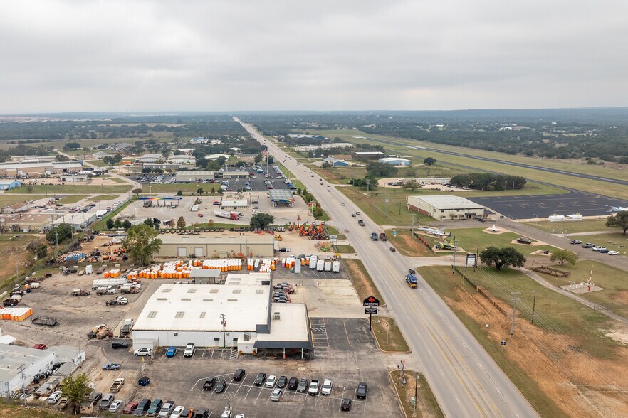 More Photos Of 2105 S Water St, Burnet Auto Repair For Sale