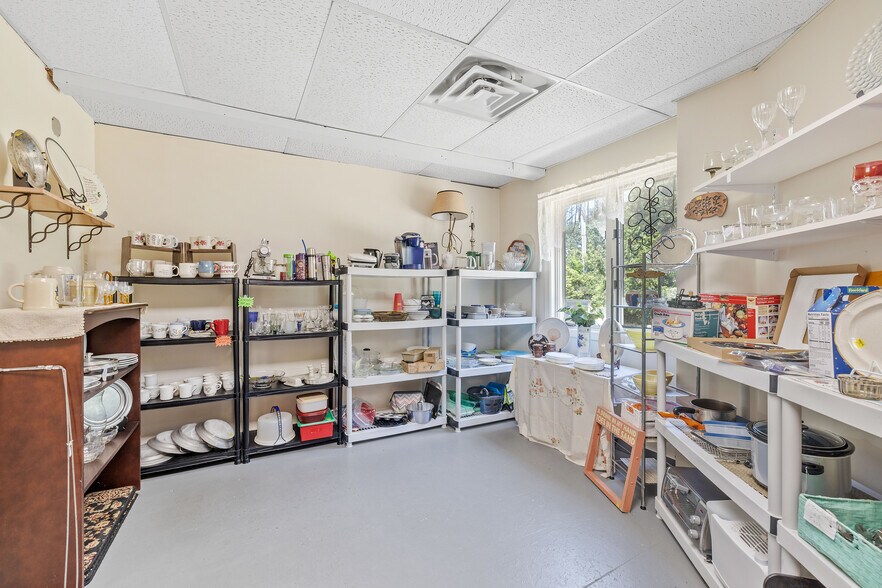 More Photos Of 585 Calef Hwy, Barrington Freestanding For Sale