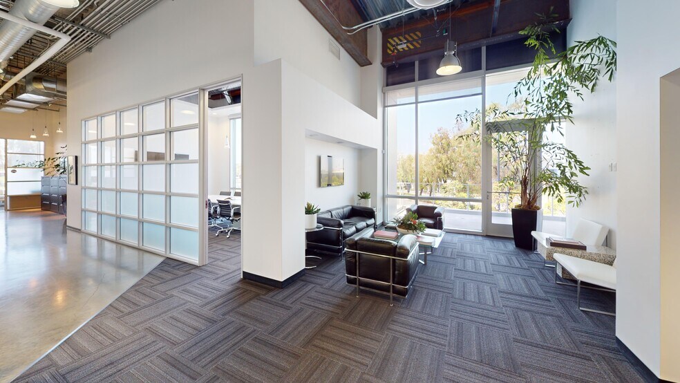 More Photos Of 1375 Dove St, Newport Beach Loft Creative Space For Lease