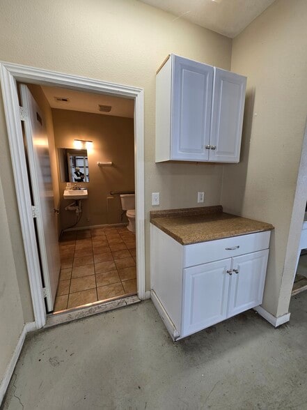 More Photos Of 610 Clear Creek Ave, League City Unknown For Lease