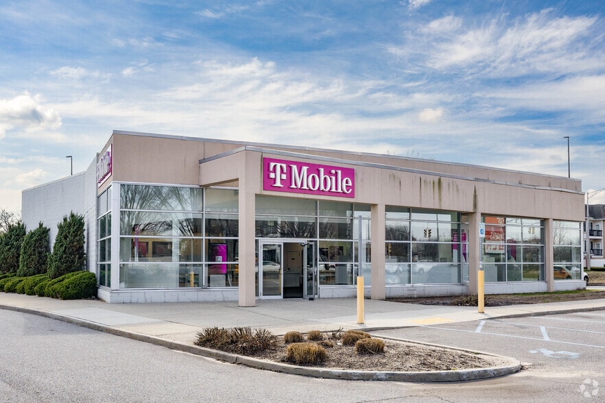 More Photos Of 1250 Corporate Dr, Westbury Unknown For Lease