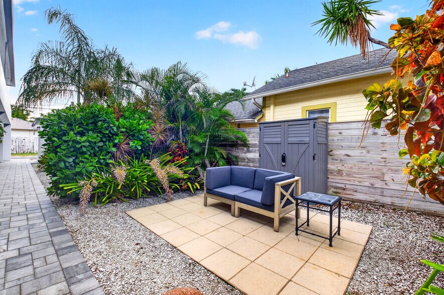 More Photos Of 309 S Palmway, Lake Worth Beach Multifamily For Sale