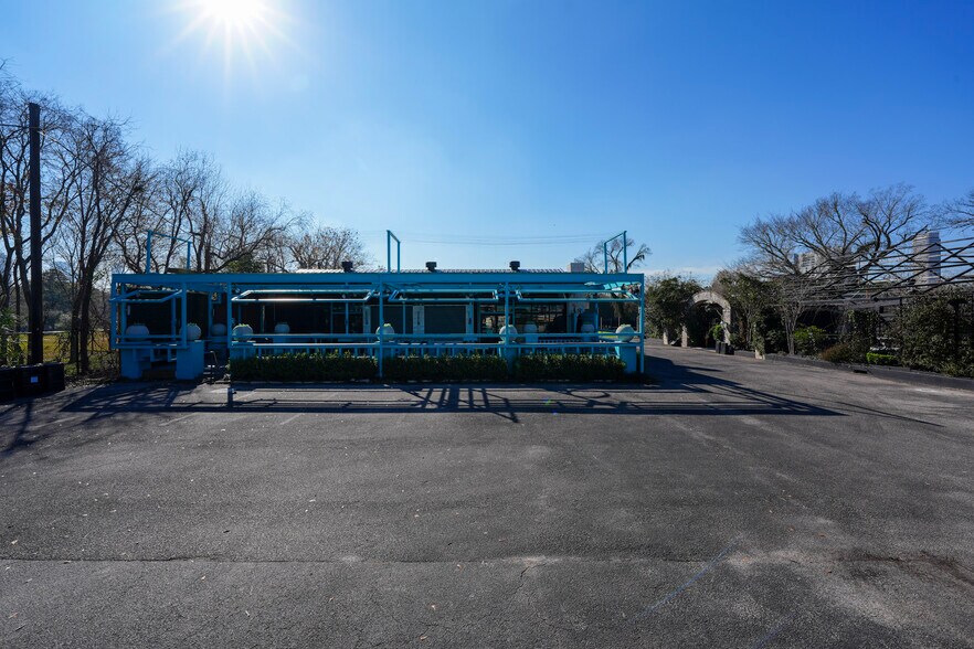 More Photos Of 2735 Washington Ave, Houston Freestanding For Lease