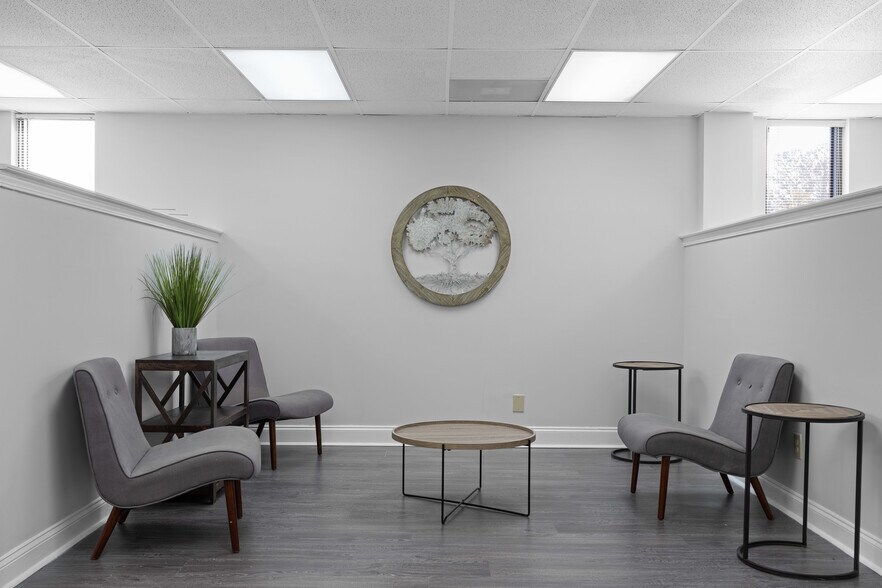 More Photos Of 125 Commerce Cir, Fayetteville Office For Sale