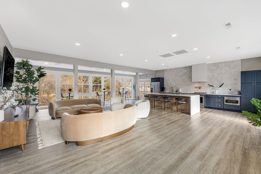 More Photos Of 4102 Soco Rd, Maggie Valley Hotel For Sale