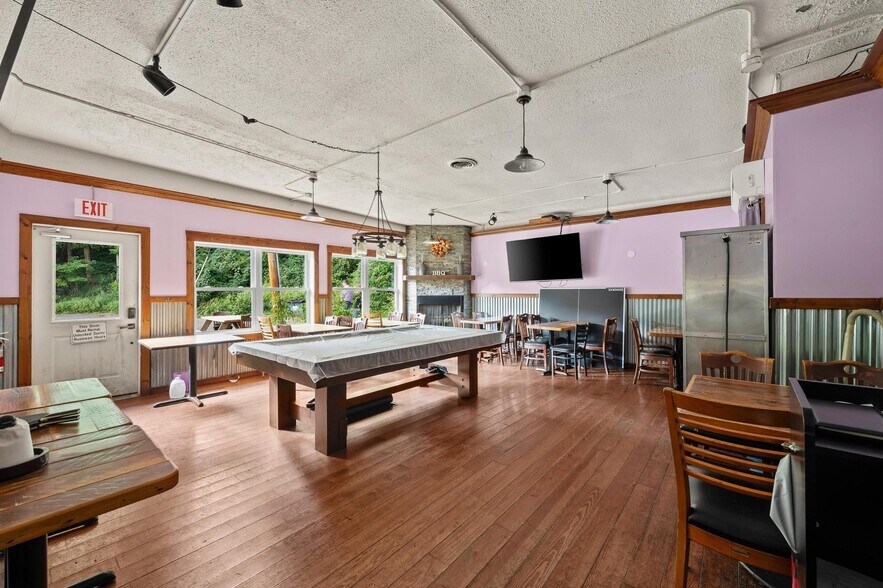 More Photos Of 15212 N Red Bud Trl, Buchanan General Retail For Sale