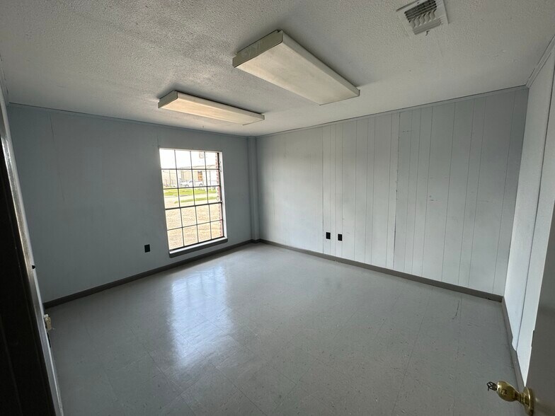 More Photos Of 9951 Mammoth Ave, Baton Rouge Warehouse For Lease