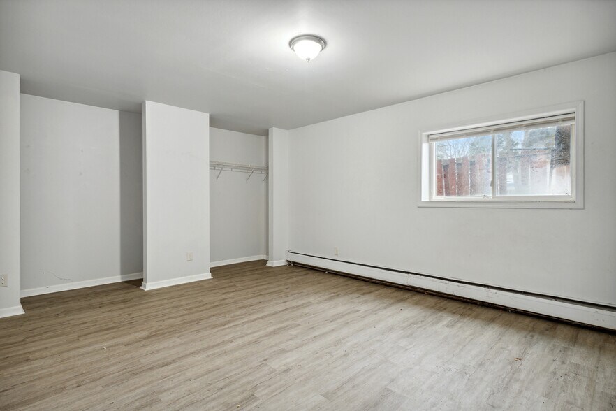 More Photos Of 909 E Jolly Rd, Lansing Multifamily For Sale