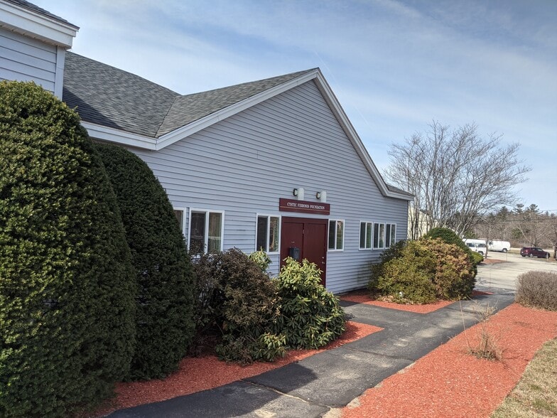 More Photos Of 114 Perimeter Rd, Nashua Light Distribution For Lease