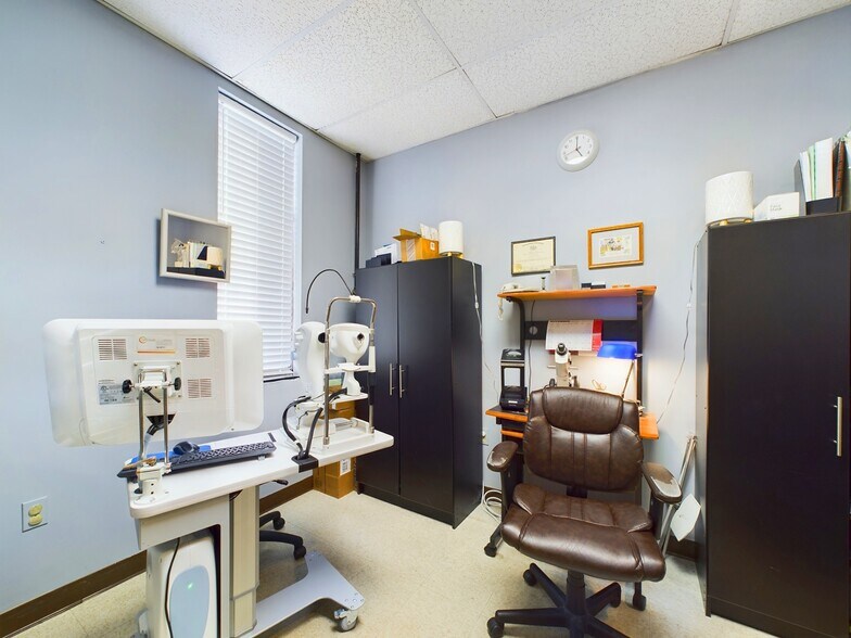 More Photos Of 10501 Academy Rd, Philadelphia Medical For Sale