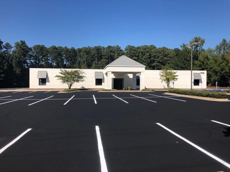 More Photos Of 705 Breedlove Dr, Monroe Medical For Lease