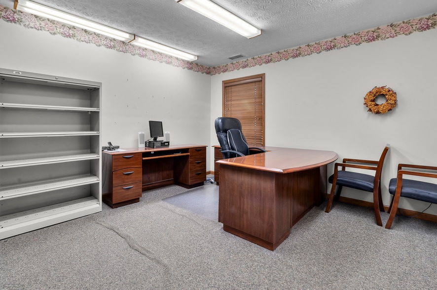 More Photos Of 721 E Broadway St, Fortville Office For Sale