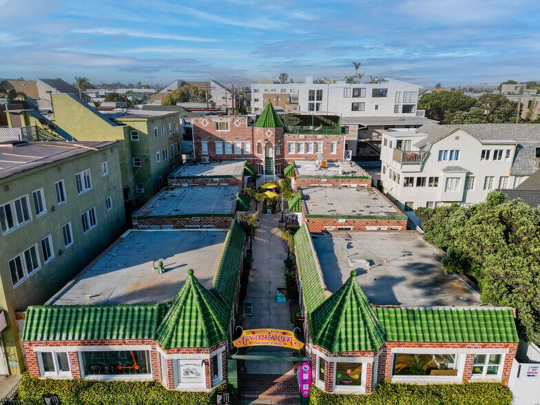 More Photos Of 517 Ocean Front Walk, Venice Storefront Retail Office For Lease