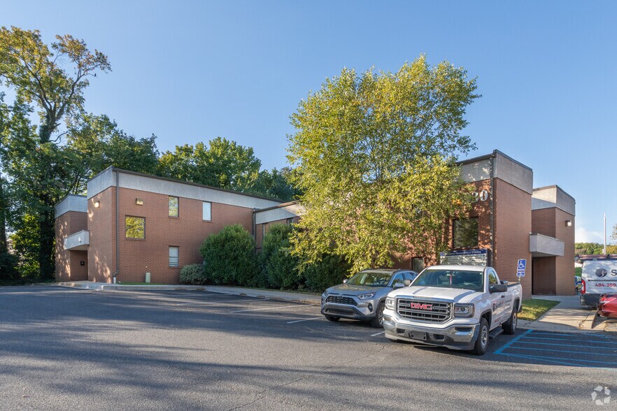 More Photos Of 930 E Old Harmony Rd, Newark Office For Lease