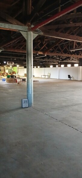 More Photos Of 806 W Us Highway 20, Michigan City Showroom For Lease