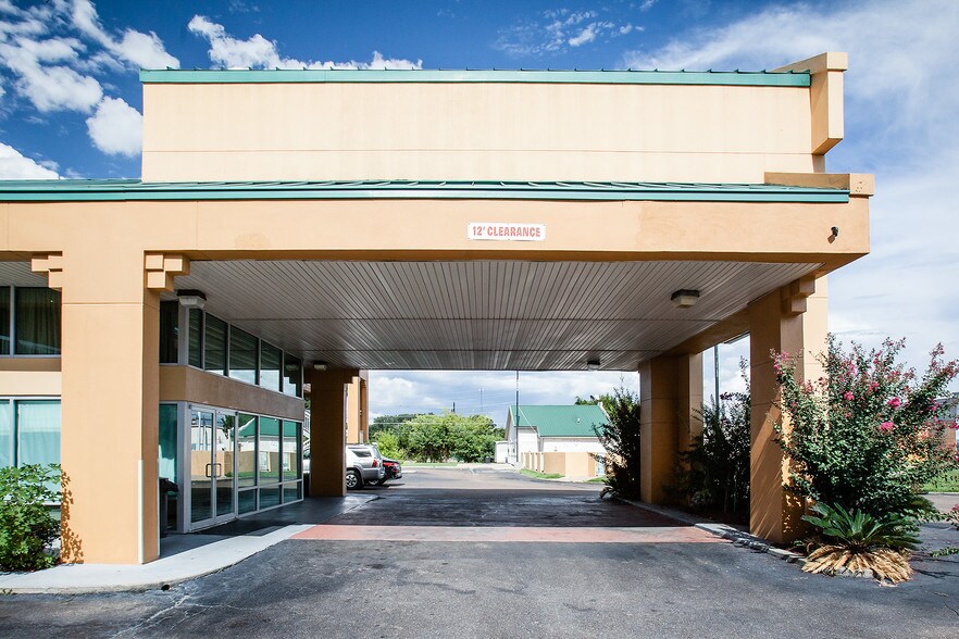 More Photos Of 337 Devereaux Dr, Natchez Hotel For Sale