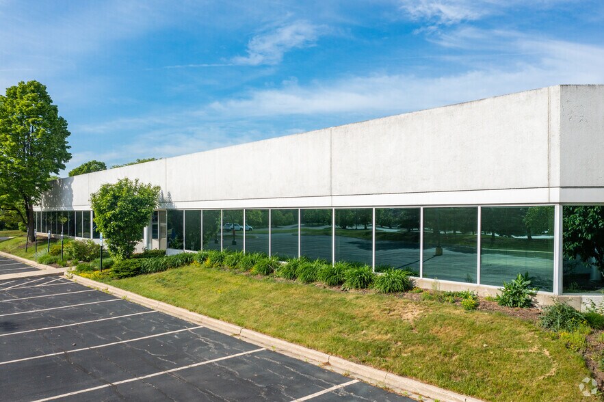 More Photos Of 536-616 Atrium Dr, Vernon Hills Office For Lease