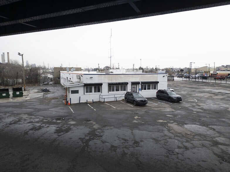 More Photos Of 3111 Grays Ferry Ave, Philadelphia Service For Sale