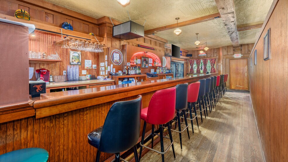 More Photos Of 1100 Vulcan St, Iron Mountain Warehouse For Sale