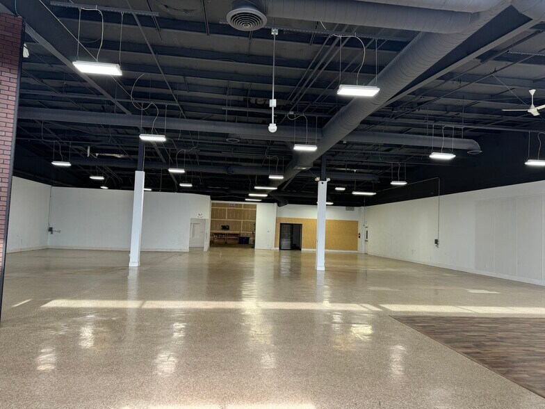 More Photos Of 750 Garden Of The Gods Rd, Colorado Springs Storefront For Lease