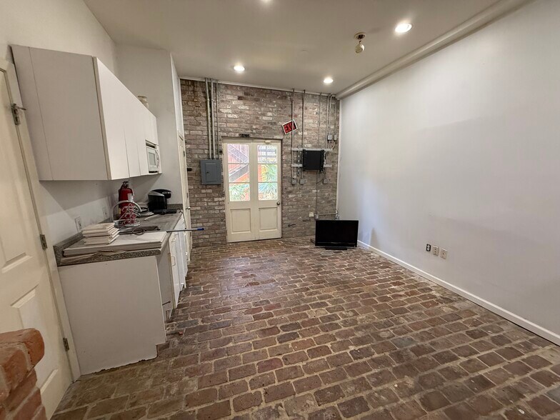 More Photos Of 2406-2408 Chartres St, New Orleans Office Residential For Lease