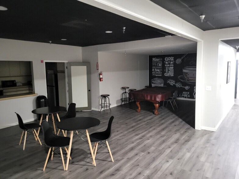 More Photos Of 913 Sunset Dr, Antioch Showroom For Sale