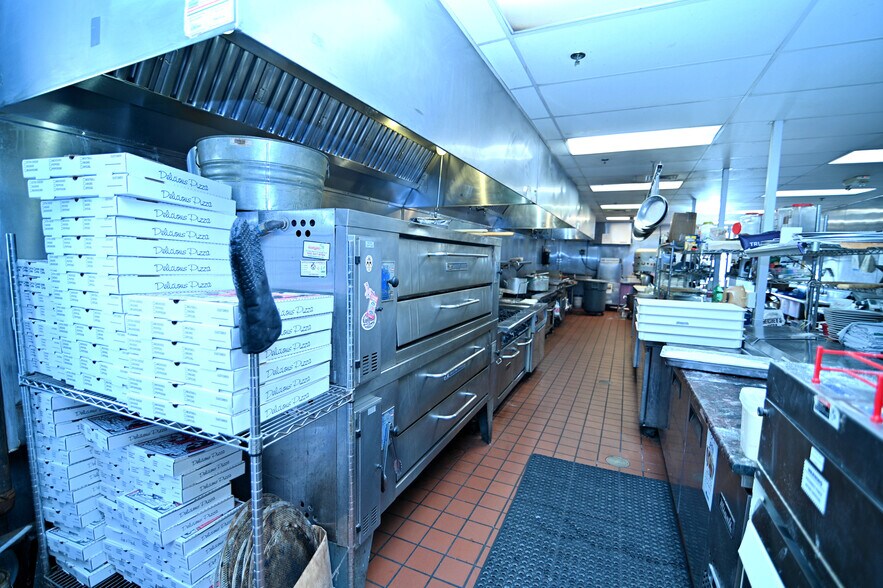More Photos Of 15120 Washington St, Haymarket Restaurant For Sale