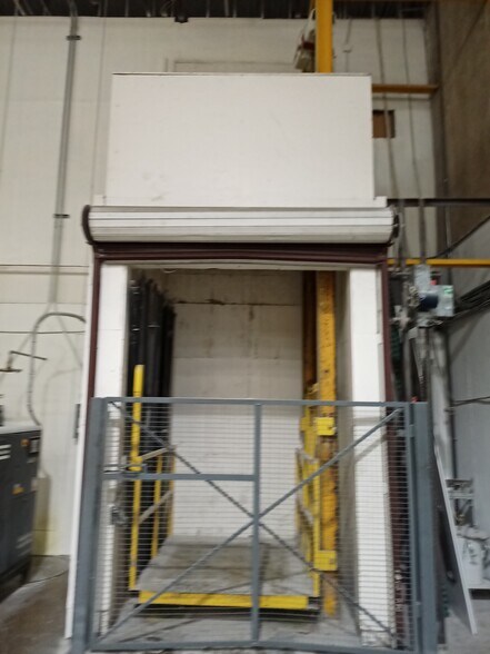 More Photos Of 9001 Sterling St, Irving Distribution For Lease