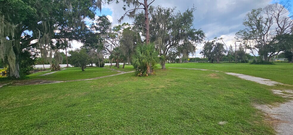 More Photos Of 126 21st St SE, Ruskin Land For Lease
