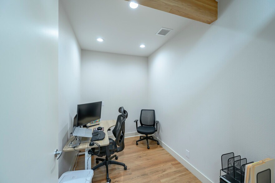 More Photos Of 351 SE Baker St, Mcminnville Medical For Lease