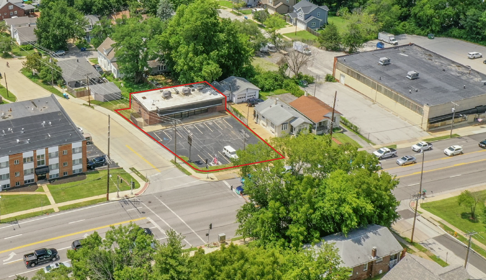 Primary Photo Of 2425 S Big Bend Blvd, Saint Louis Convenience Store For Sale