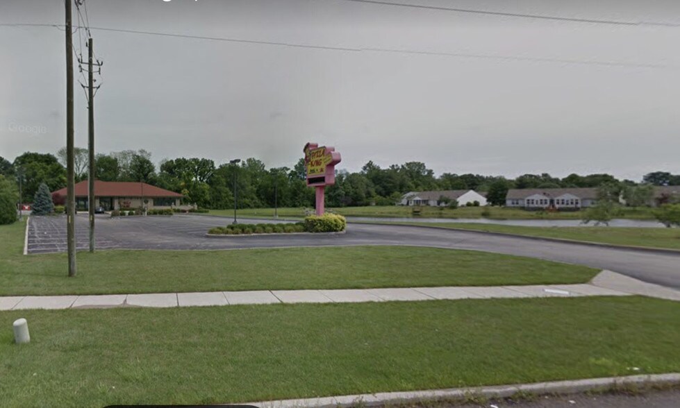 More Photos Of 7045 Bluff Rd, Indianapolis Freestanding For Sale