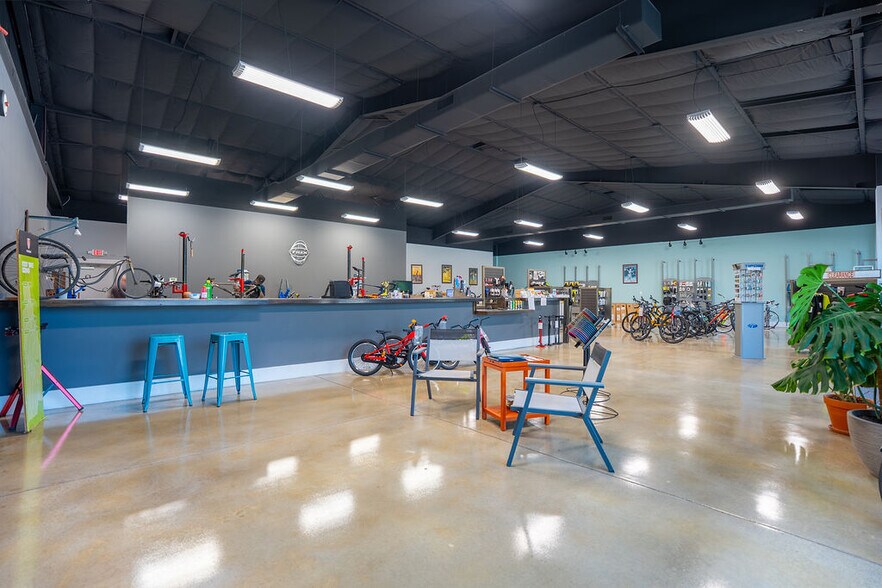 More Photos Of 21 Hollywood Blvd SW, Fort Walton Beach General Retail For Sale