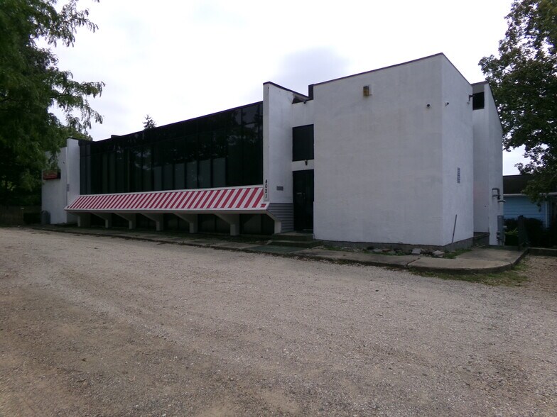 More Photos Of 4021 W Michigan Ave, Lansing Office For Sale