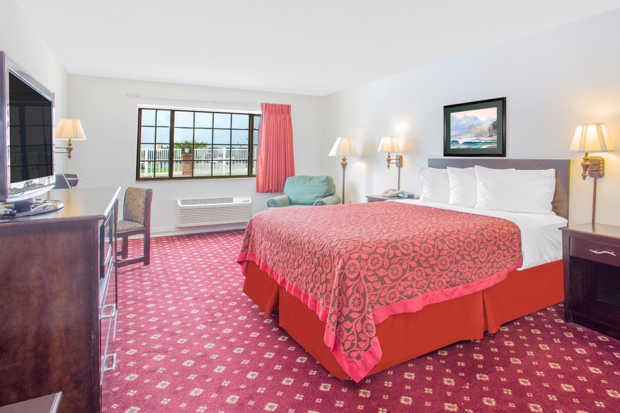 More Photos Of 912 US Highway 65/82 South, Lake Village Hotel For Sale