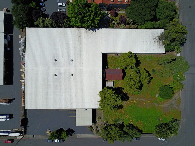 More Photos Of 377 Mccormick St, Saint Helena Warehouse For Lease