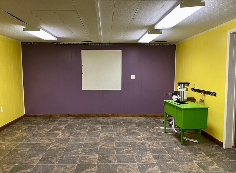 More Photos Of 252 W Main St, Delta General Retail For Sale