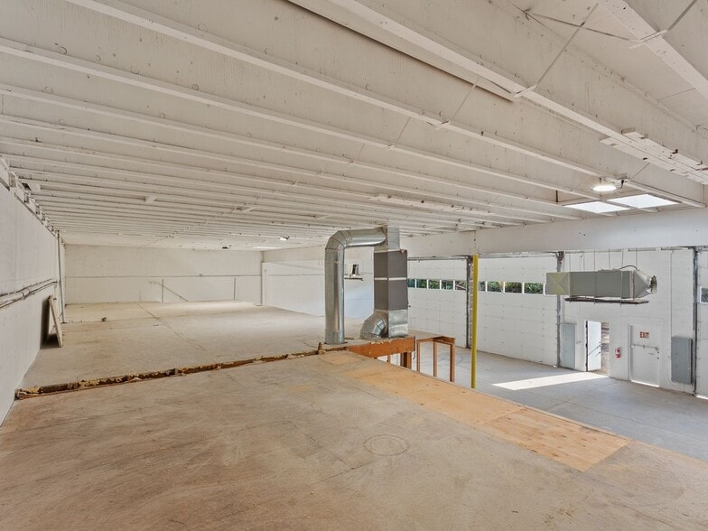 More Photos Of 8223 N Decatur St, Portland Warehouse For Sale