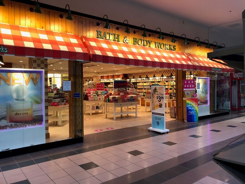 More Photos Of 830 Main St, Presque Isle Unknown For Lease