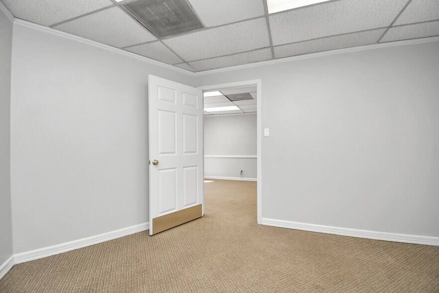 More Photos Of 703 Everett St, Conroe Office Residential For Sale