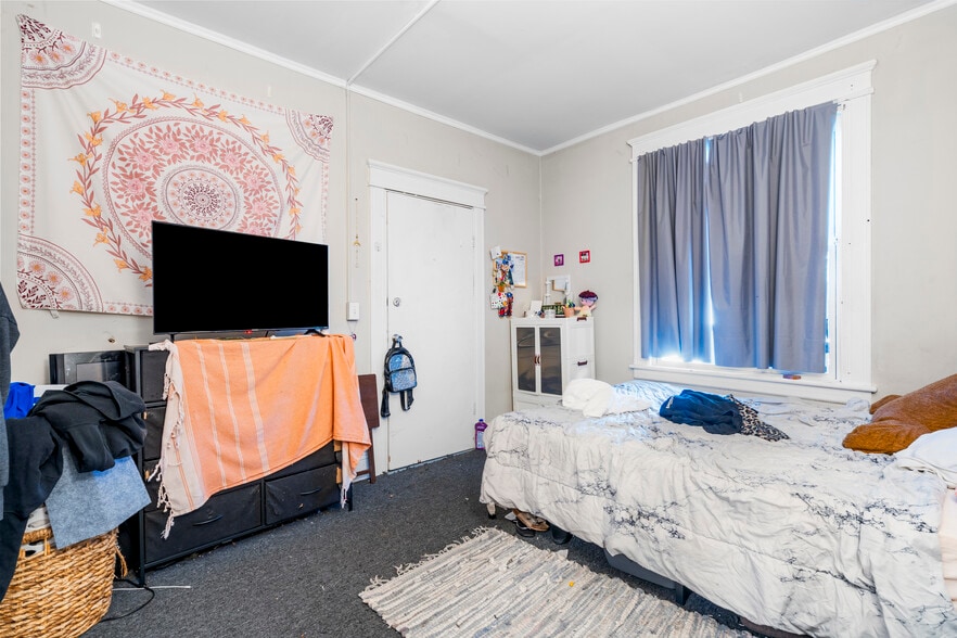 More Photos Of 445-451 Columbus Blvd, New Britain Apartments For Sale
