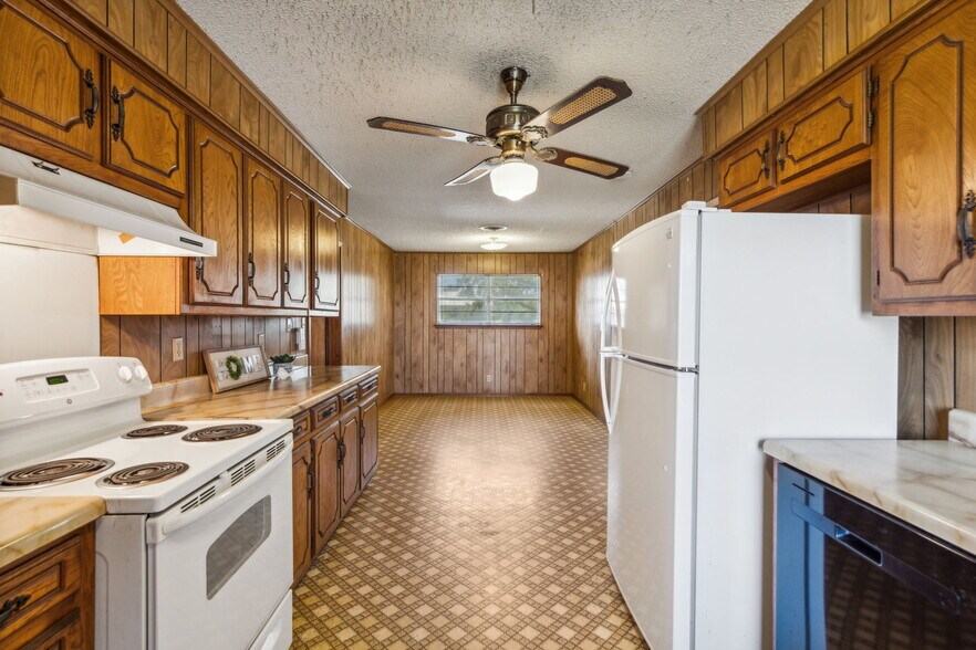 More Photos Of 31092 US Highway 82, Whitesboro Land For Sale