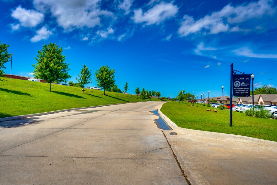 More Photos Of 710 Colony Dr, Ada Office For Lease