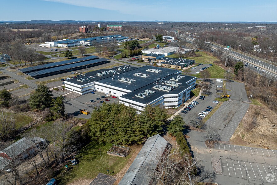 More Photos Of 80 Lamberton Rd, Windsor Office For Lease