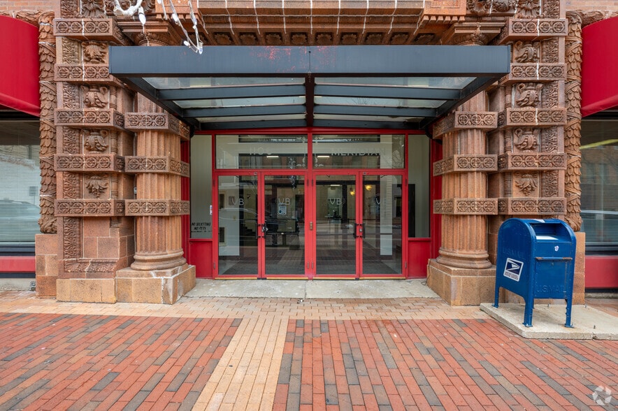 More Photos Of 1106 Meridian St, Anderson Office For Lease