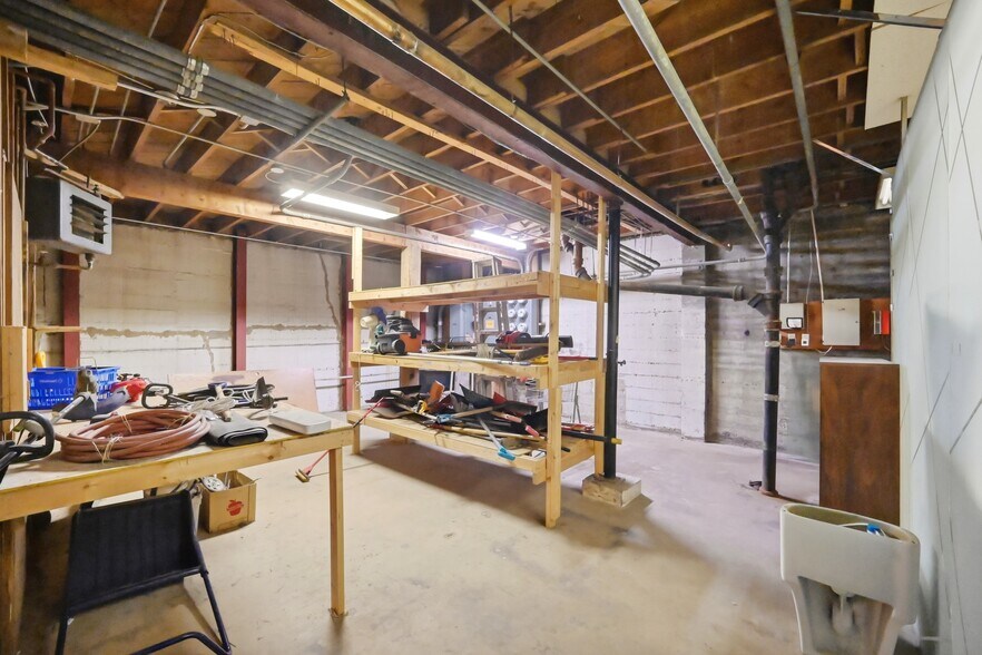 More Photos Of 1812 26th Ave SW, Calgary Apartments For Sale
